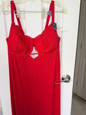 Lace Push-Up Lingerie in Red - 40DD